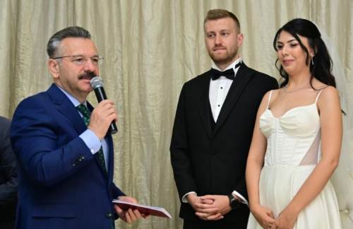 Vali Aksoy, polis memurunun kızının nikahına katıldı