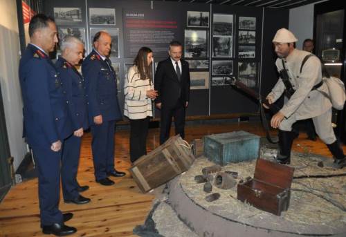 Vali Aksoy Atatürk'ün Eskişehir'de kaldığı konağı ziyaret etti