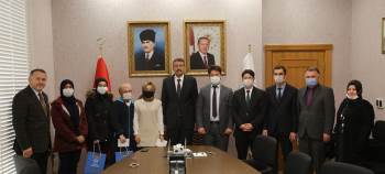 Vali Ali Çelik, “Göç Ve Çocuk” Yarışmasında Dereceye Giren Öğrencileri Tebrik Etti
