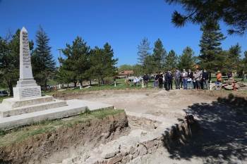 Vali Ali Çelik’Ten Dumlupınar İlçesine Ziyaret
