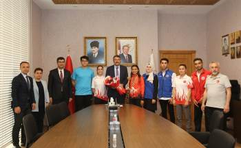 Vali Ali Çelik’Ten Gençlere Tavsiye: "Spordan Asla Vazgeçmeyin"
