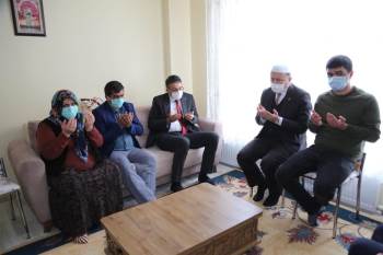 Vali Ali Çelik’Ten Şehit Ailesine Ziyaret
