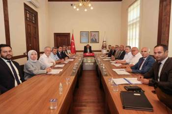 Vali Aygöl, "Çalmadık Kapı, Girilmedik Gönül Bırakmayacağız"
