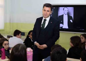 Vali Aygöl, Akıllı Telefon Kullanımında Öğrencilerin Dikkatli Olması İstedi
