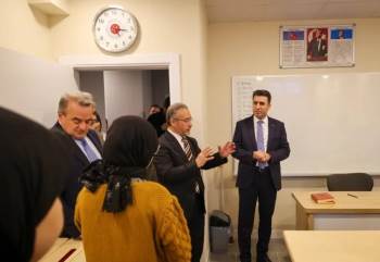 Vali Aygöl, Hafızlık Kur’An Kursu Öğrencileri İle Bir Arada
