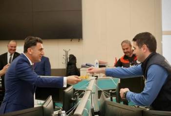 Vali Aygöl Görevi Başındaki Kamu Personelleriyle Bayramlaştı
