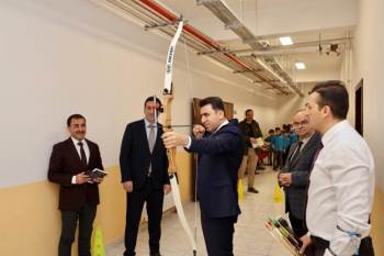 Vali Aygöl Öğrencilerle Birlikte Ok Attı
