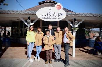 Vali Aygöl Özel Bireylerin Konuğu Oldu
