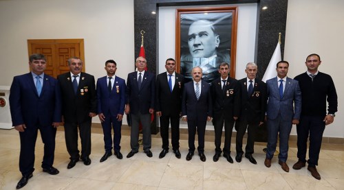 Vali Çakacak, gazileri kabul etti