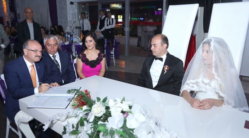 Vali Çakacak nikah şahidi oldu