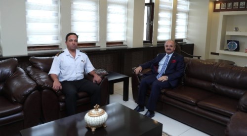 Vali Çakacak'tan albay Şen'e ziyaret