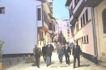 Vali Çelik: “Germiyan Sokağı, Şehrin Hizmetine Sunulmalı"
