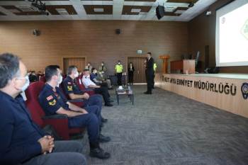 Vali Çelik: "Kurallara Önce Biz Uyacağız"
