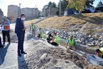 Vali Çelik: "Öncelikli Görevimiz, Kütahya Hisar Kalesi’Ni Geleceğe Aktarmak"
