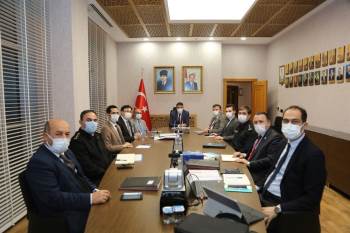 Vali Çelik: "Rehavete Kapılmamalıyız"
