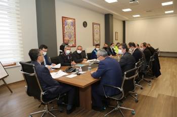 Vali Çelik: "Tüm Ekiplerimizle 24 Saat Teyakkuzdayız"
