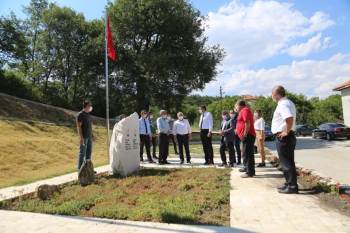 Vali Çelik, Ağaçköy Şehitliklerini Ziyaret Etti
