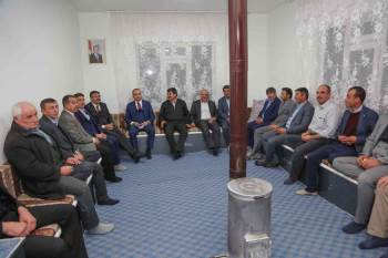 Vali Çelik, Aslanapalı Muhtarlarla Bir Araya Geldi
