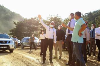 Vali Çelik, Hisarcık’Ta Yol Çalışmalarını İnceledi
