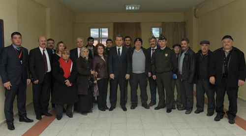 Vali Çelik, mahalle sakinleriyle bir araya geldi