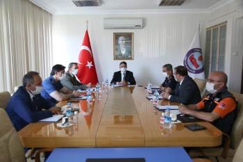 Vali Çelik’E Emet’Te Devam Eden Projeler Anlatıldı
