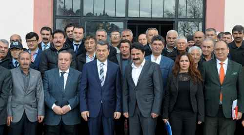 Vali Çelik Seyitgazi'de muhtarlarla buluştu