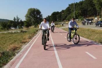 Vali Çelik’Ten Bisiklet Yolu Deneyimi
