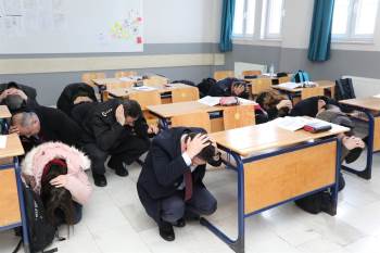 Vali Çiçek: “Afyonkarahisar’Da 31 Diri Fay Hattı Bulunuyor”
