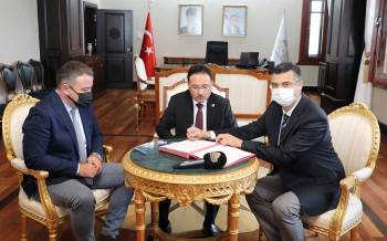 Vali Çiçek: “Hayırseverlerimizi Her Alanda Yanımızda Görmek Bizleri Gururlandırıyor”
