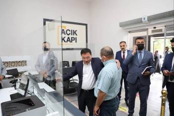 Vali Çiçek, Vatandaşla Bizzat İlgilendi
