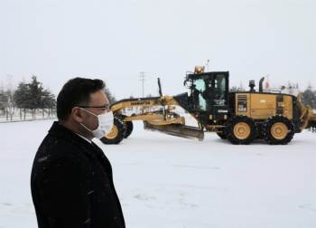 Vali Çiçek Ulaşımın Kardan Dolayı Aksamaması İçin Çalışmaları Yerinde İnceledi
