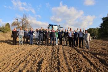 Vali Çiftçilerin Yüzünü Güldüren Haberi Verdi
