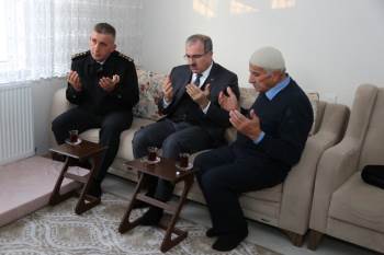 Vali’Den Şehit Ailesine Ziyaret

