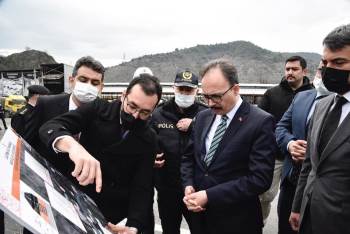 Vali Dr. Kızılkaya Köprülü Kavşak Şantiyesinde İncelemelerde Bulundu
