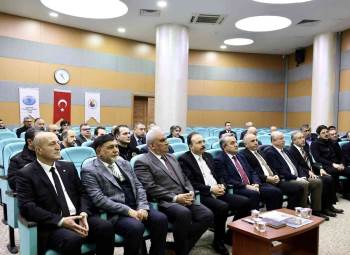 Vali Dr. Kızılkaya Yatılı Hafızlık Kur’An Kursu İstişare Toplantısına Katıldı
