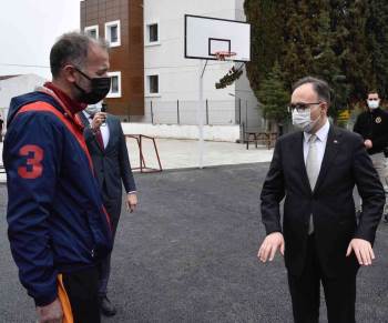 Vali Kızıklaya Murat Hüdavendigar Ortaokulu’Da Çeşitli İncelemelerde Bulundu
