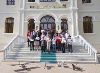 Vali Kızılkay’Dan Havacılık Sevdalısı Gençlerle Çay Sohbeti

