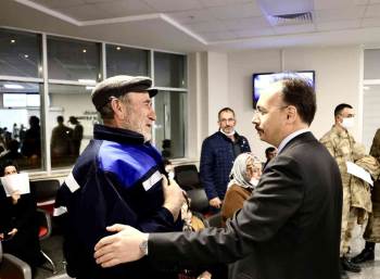 Vali Kızılkaya, Acil Serviste Tedavi Gören Hastalara Geçmiş Olsun Dileğinde Bulundu
