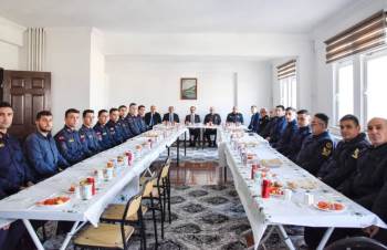 Vali Kızılkaya, Askerlere Verilen Moral Yemeğine Katıldı
