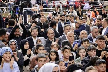 Vali Kızılkaya, Çocuklarla Birlikte Çizgi Film Gösterisine Katıldı
