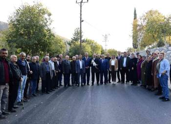 Vali Kızılkaya, Köy Sakinleri İle Asfalt Yolunu İnceledi
