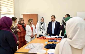 Vali Kızılkaya, Kursiyerler İle Bir Araya Geldi
