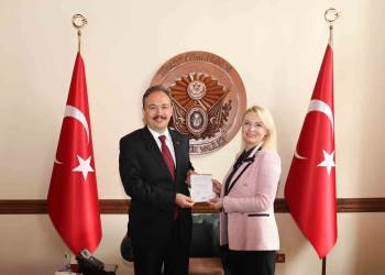 Vali Kızılkaya, Türk Kızılay’I Bilecik Şube’Sine Kurban Bağışı Yaptı
