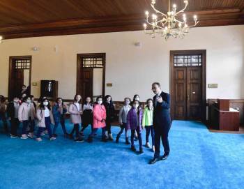 Vali Kızılkaya 28 İlkokul Öğrencisini Valilik Binasında Ağırladı
