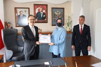 Vali Kızılkaya’Dan Başarılı Personele Teşekkür Belgesi
