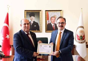 Vali Kızılkaya’Dan Kaymakam Ünal’A Başarı Belgesi

