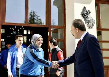 Vali Kızılkaya Gençleri Makamında Ağırladı
