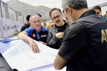 Vali Kızılkaya Konteyner Kentlerde İnceleme Yaptı
