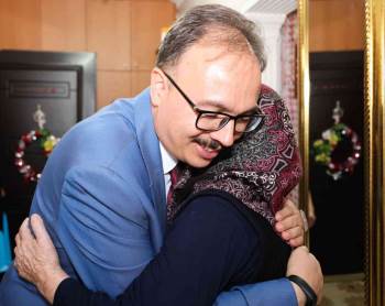Vali Kızılkaya Şehit Ailesini Ziyaret Etti
