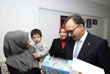 Vali Kızılkaya Şehit Ailesiyle Yakından İlgilendi
